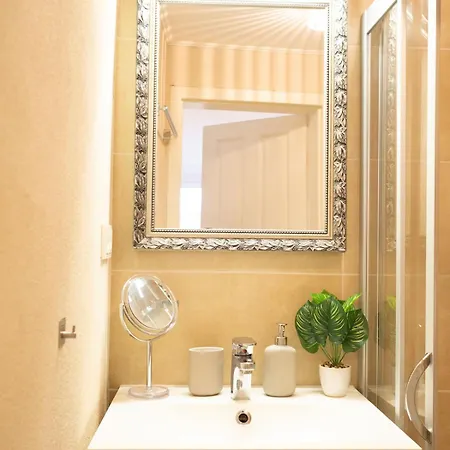 Апартаменти Sunset Oasis - Terrasse, Freies Parken, Zentral, Naehe Bahnhof, Wlan